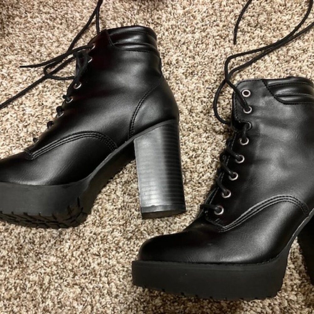 Madden Girl Joltz boots